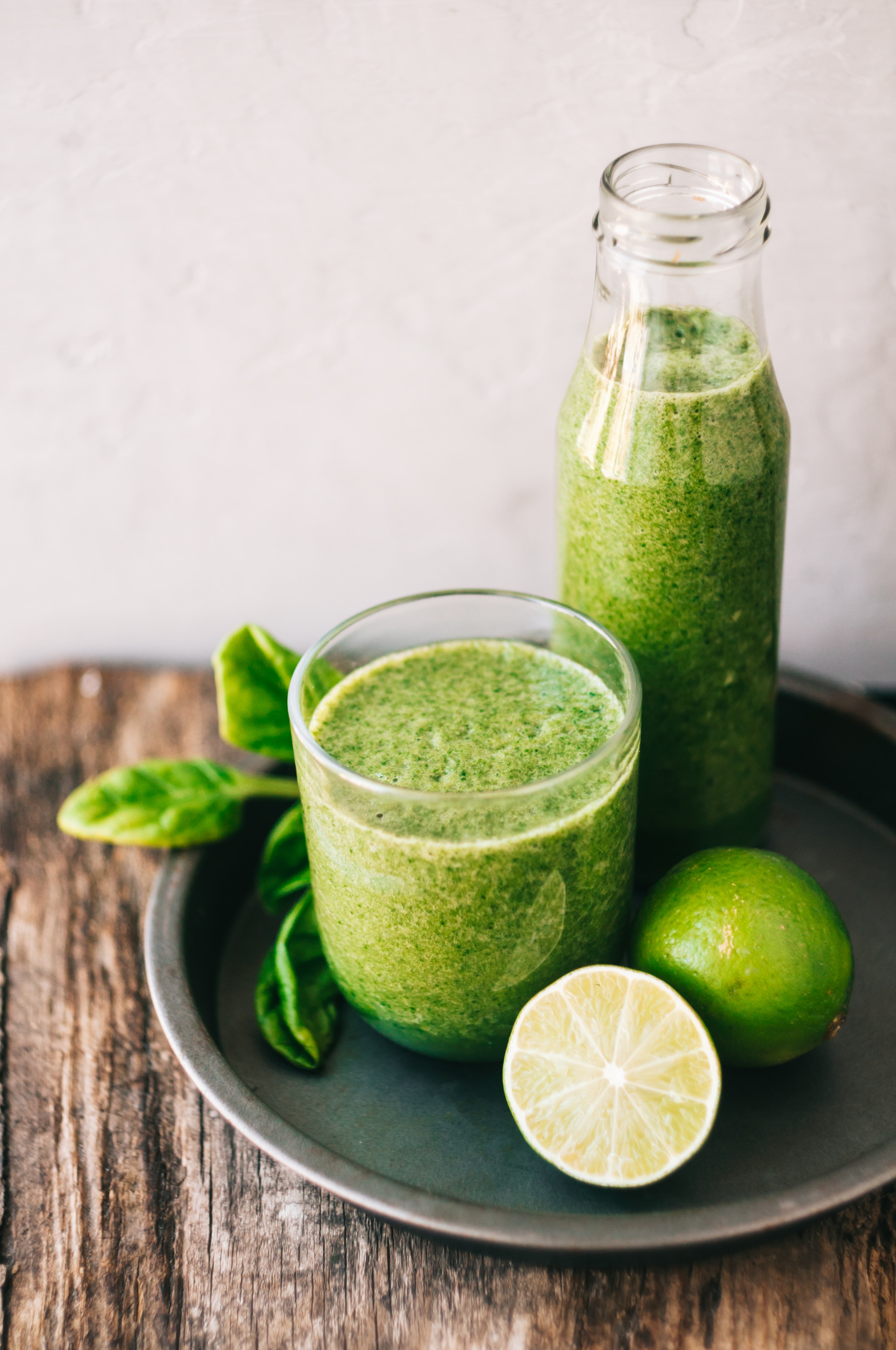 green barley juice with limes